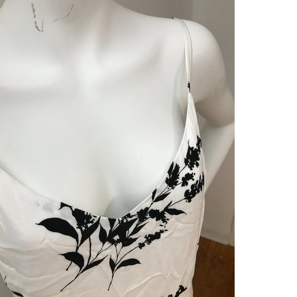 NWT Le Chateau PLUS SIZE Floral Crêpe V-Neck Flowing Black White Summer Dress - Picture 8 of 9